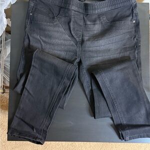 Black Jeggings with Slim Fit and Full Length